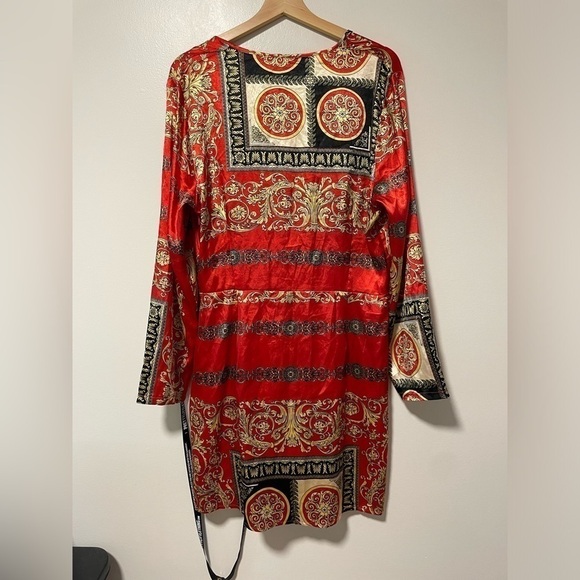 Pretty Little Thing Red Printed Satin Long Sleeve Wrap Dress - Picture 10 of 16